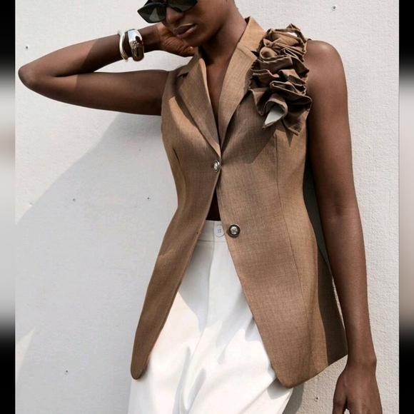 Elegant Fitted Mid-Length Sleeveless Open Front Blazer Jacket - Picture 4 of 4